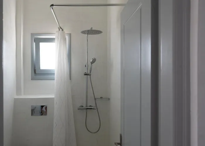 K & G Fira (Santorini)