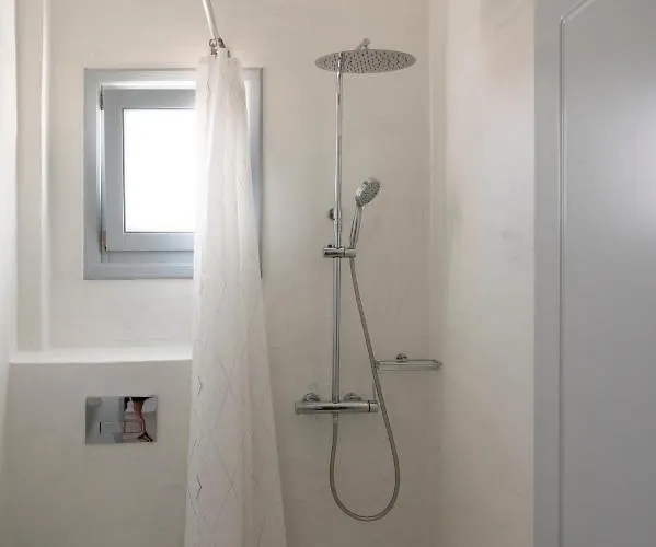 K & G * Fira (Santorini)