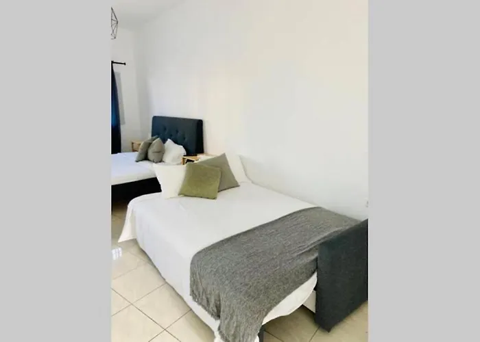 K & G Fira (Santorini)