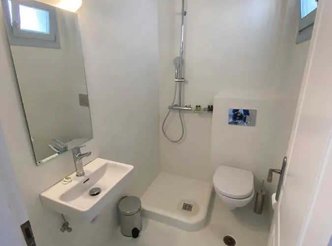 K & G Fira (Santorini)