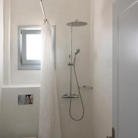 K & G * Fira (Santorini)